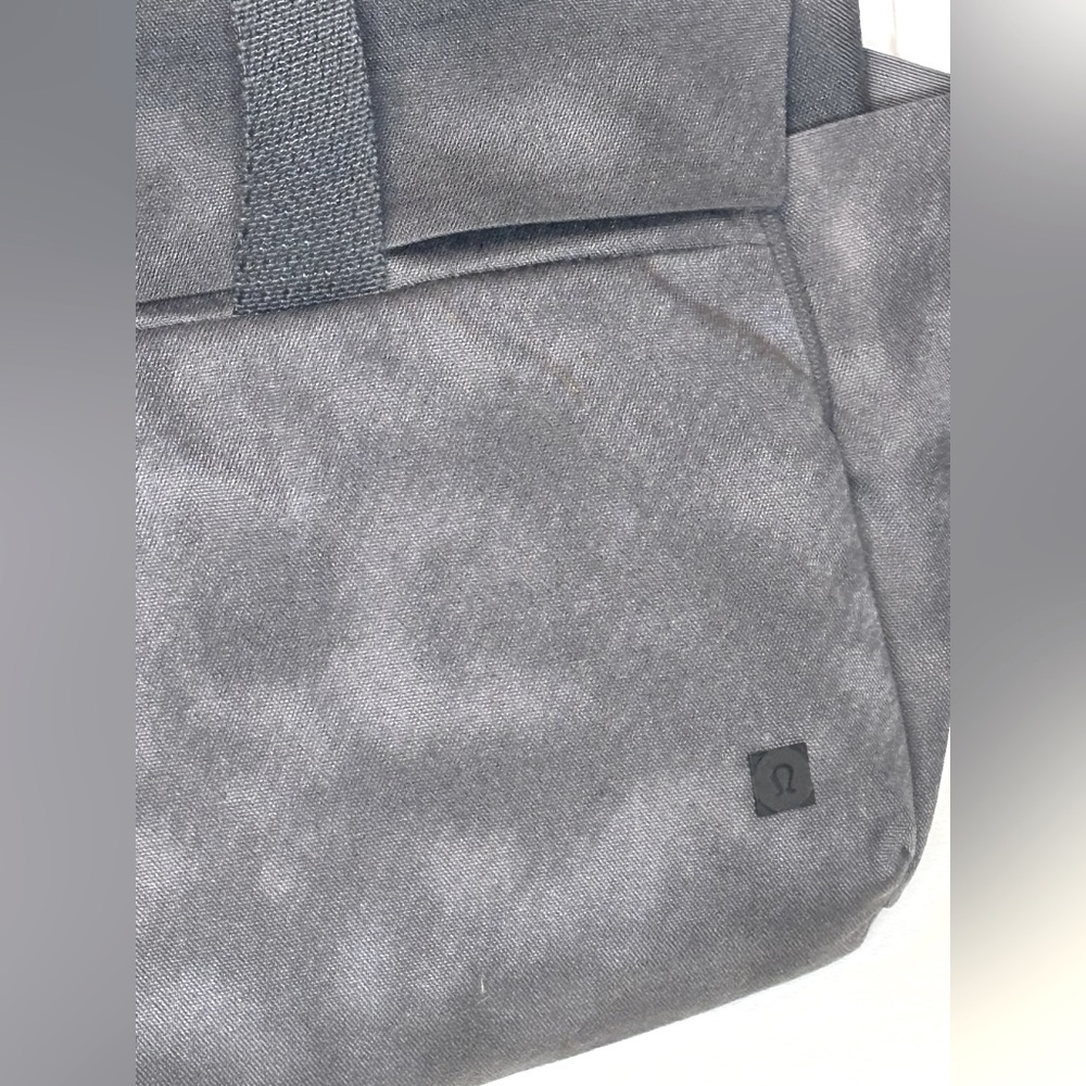 Lululemon New Early Embark Duffel 27L Deep Coal Nylon Large Messenger Laptop Bag - Picture 4 of 10